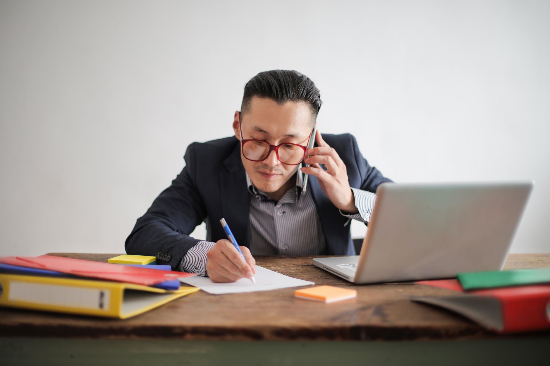 AI Chatbot vs Human for Initial Lead Qualification