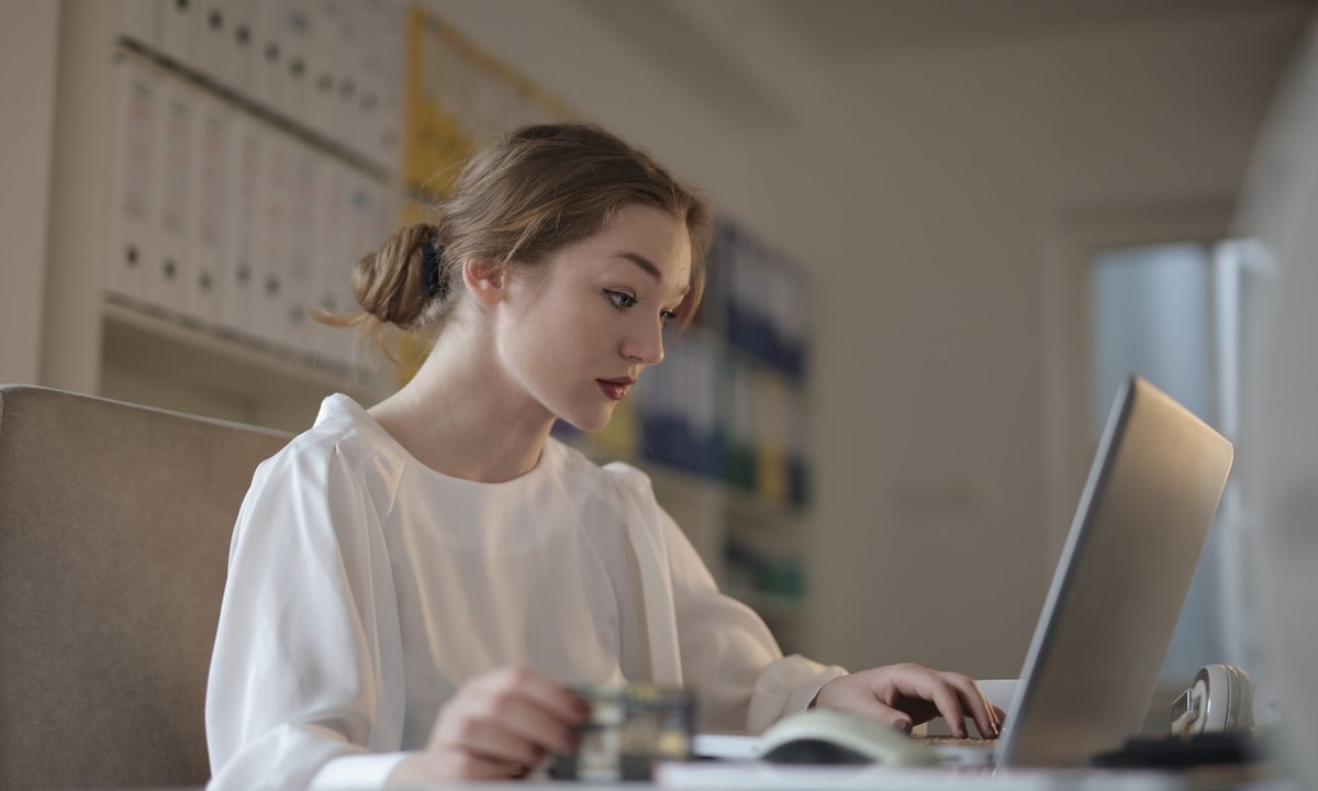 Bookkeeper reviewing invoices and payment status on a laptop