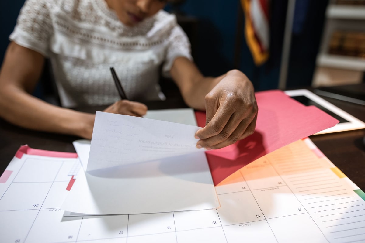 Checklist and calendar on a desk for planning a follow-up workflow