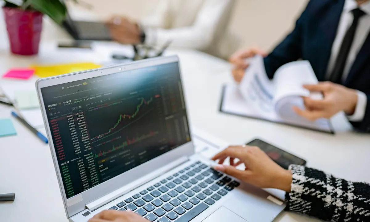 HubSpot custom workflow automation dashboard with code snippets