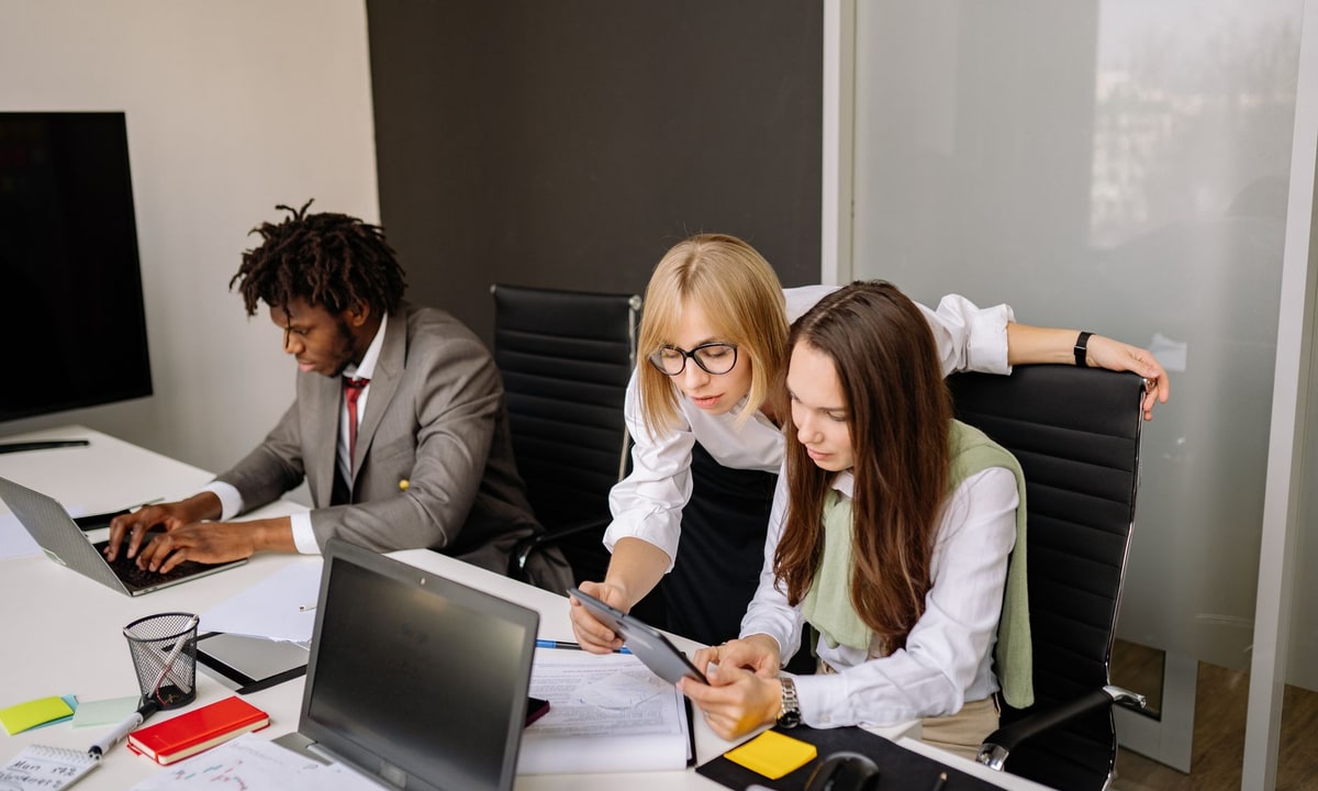 B2B sales team reviewing lead activity and follow-up on a laptop