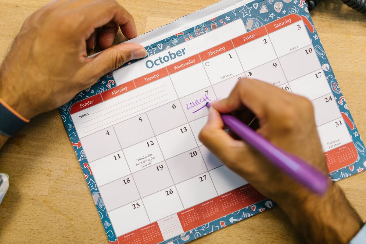 Calendar with a reminder marked for a returning customer appointment
