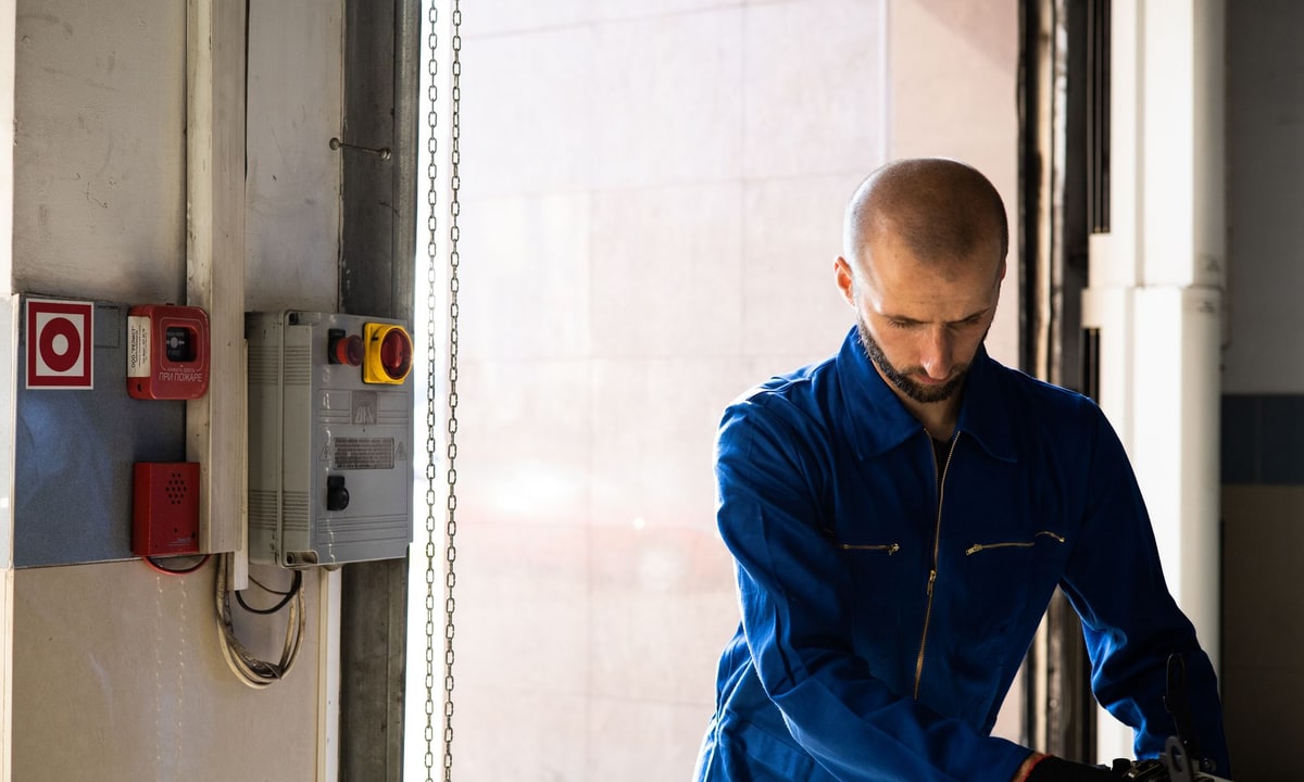 Service professional shaking hands with a customer after a finished job