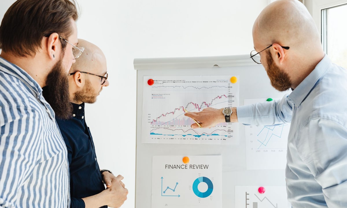 Comparison of Zapier and Make for sales process automation